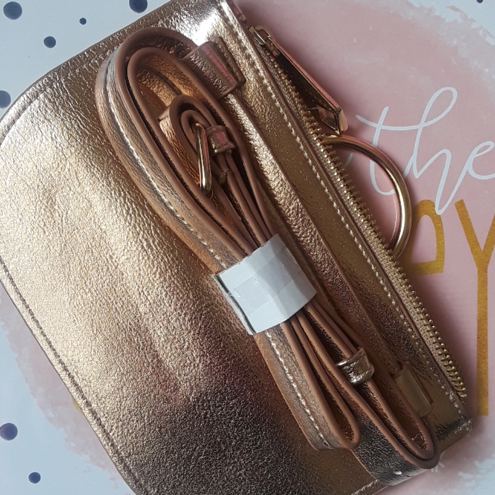 💞Metallic Gold Rampage Fanny Bag - Picture 2 of 6